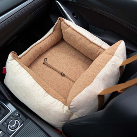 Scaun Auto Pentru Câini – Confort și Siguranță În Mașină 