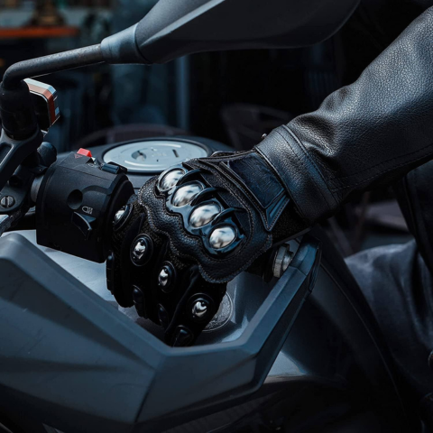 強化されたプロテクター付きのバイクグローブ - 道路とオフロードに最適 